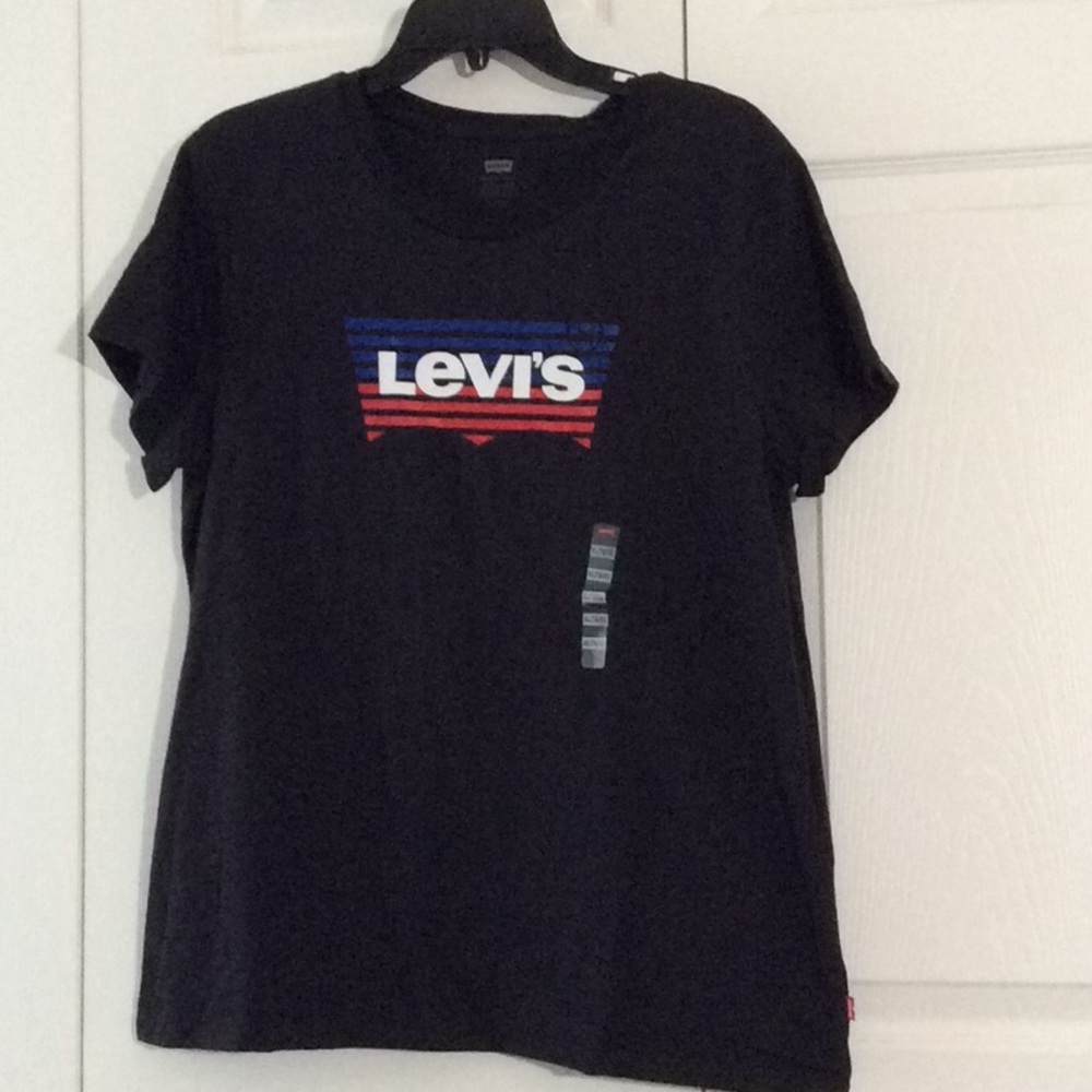 3/$30❤️Levi’s Black Shirt